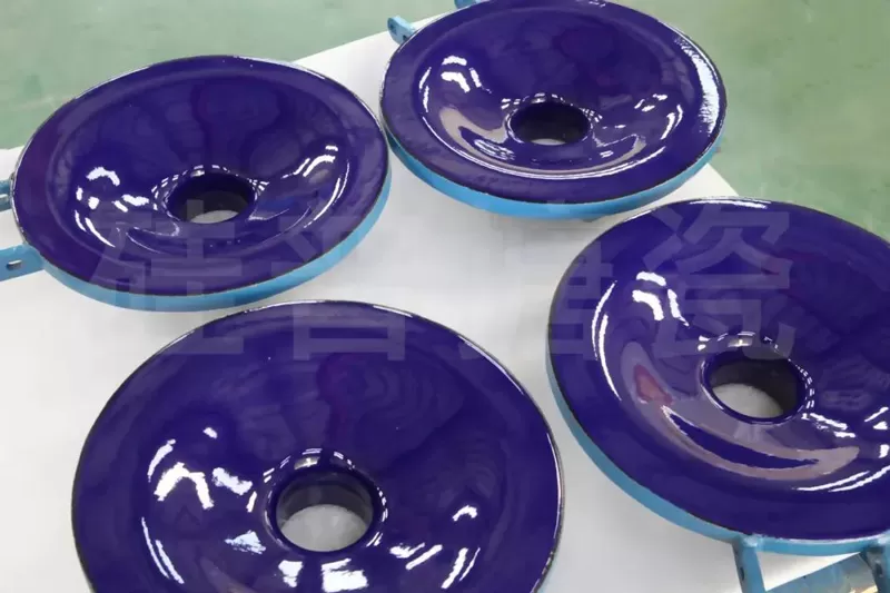 Glass lined circular quick opening manhole cover