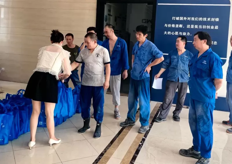 GWIPPO丨Scorching Summer, Send Coolness To Front-Line Employees!