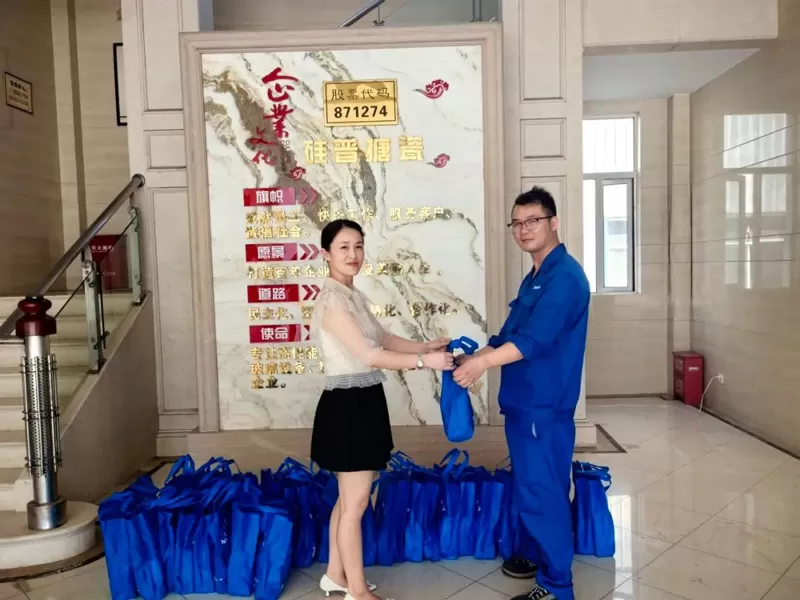GWIPPO丨Scorching Summer, Send Coolness To Front-Line Employees!