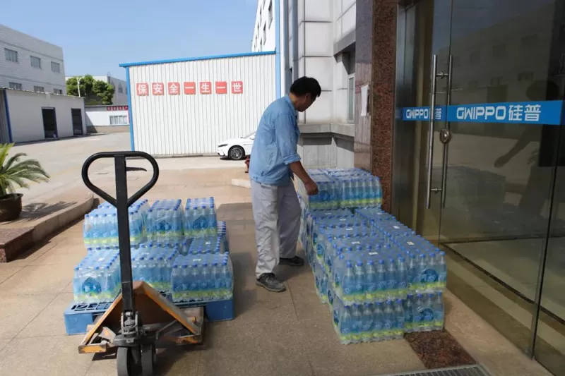 GWIPPO丨Scorching Summer, Send Coolness To Front-Line Employees!