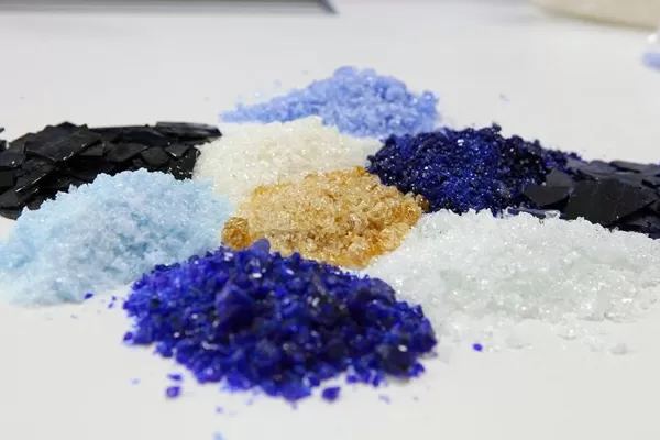 Molten Glass vs Glazes and Enamels: Understanding Their Differences and Applications